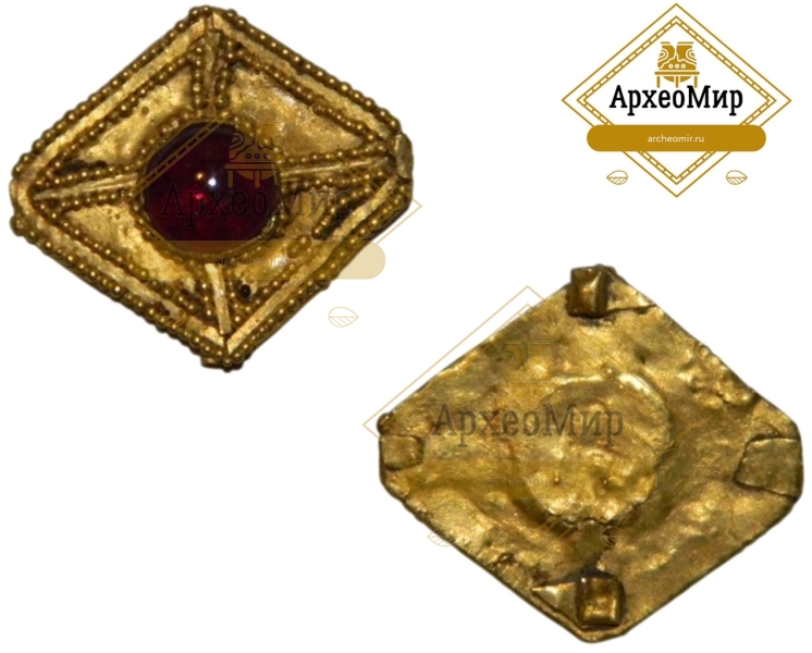 Накладка золотая с вставкой из граната, Сарматы