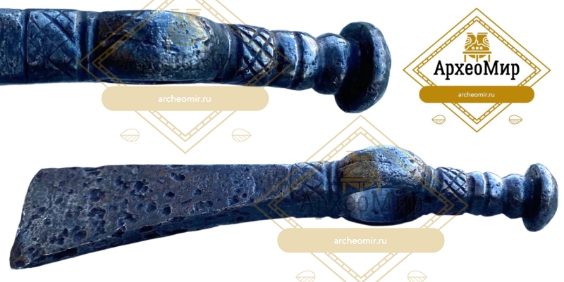 Бронзовый топор 