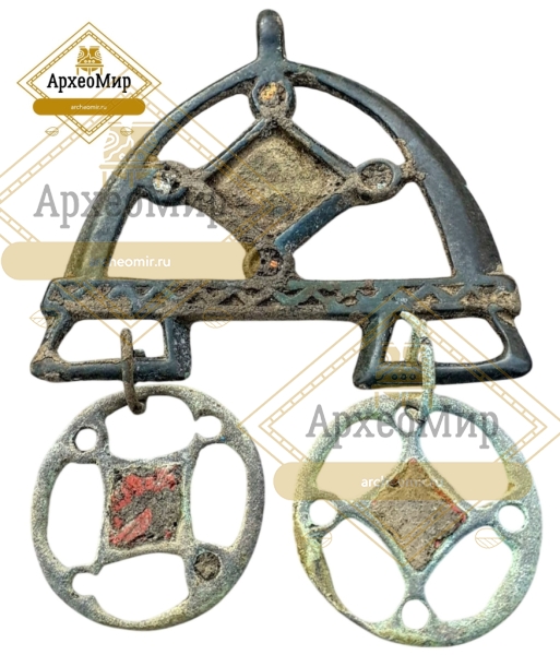 Лунница с подвесками 