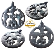 Орнитоморфная прорезная привеска